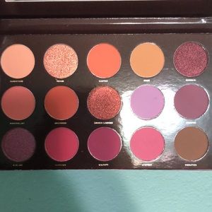 HIPDOT Zion pressed pigment palette w/ reds, oranges & purples of ZION.
